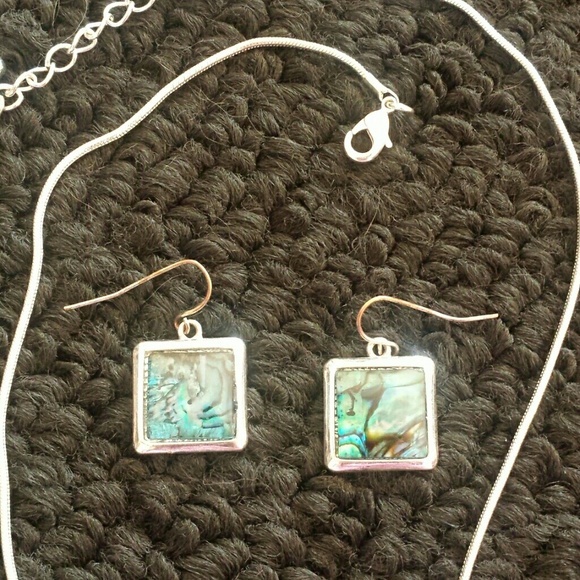 Necklace earring set - Picture 3 of 3